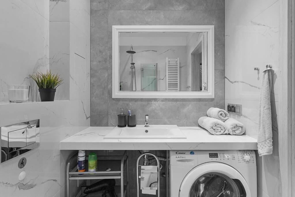 Roulette Apartment Вроцлав Екстериор снимка