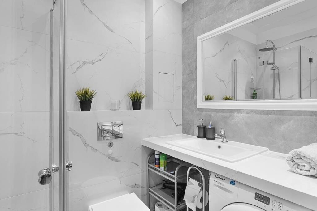 Roulette Apartment Вроцлав Екстериор снимка